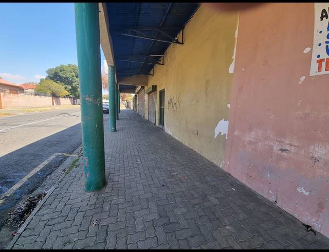 500M² BUILDING FOR SALE IN THE HILL